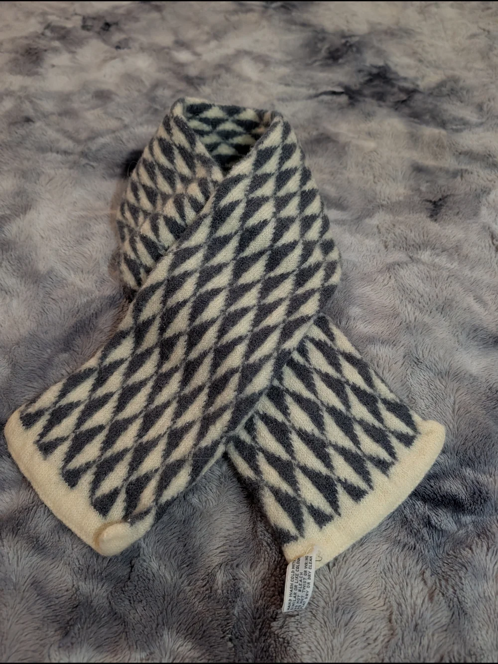 Patterned Wool Scarf - Black & Cream